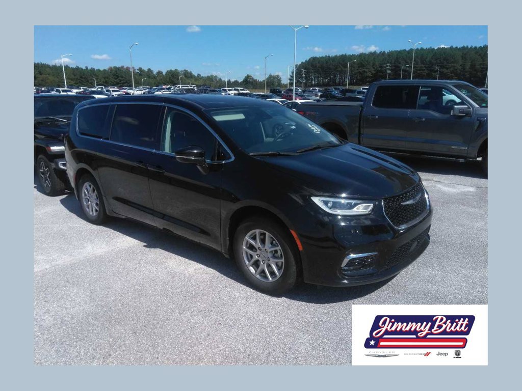 Used 2024 Chrysler Pacifica Touring-L FWD image 1
