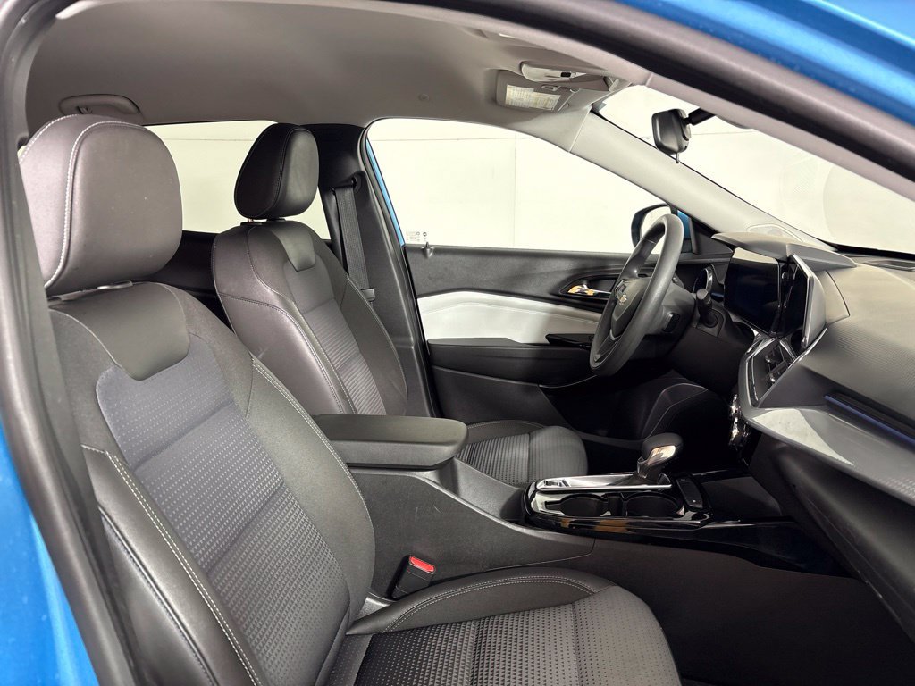 Used 2025 Chevrolet Trax LT FWD image 20
