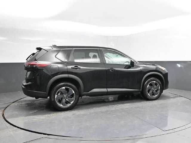 Used 2025 Nissan Rogue SV AWD/4WD image 2