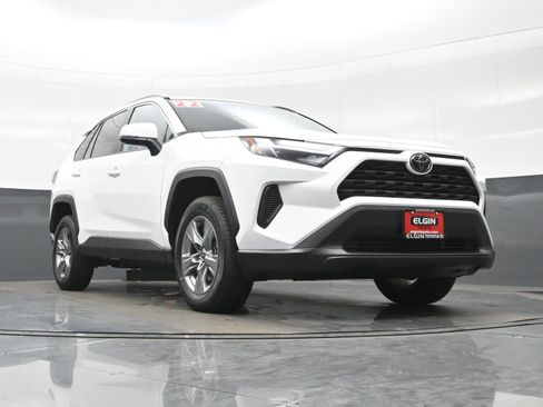 Used 2022 Toyota RAV4 XLE w/ XLE Grade Weather Package AWD/4WD image 26
