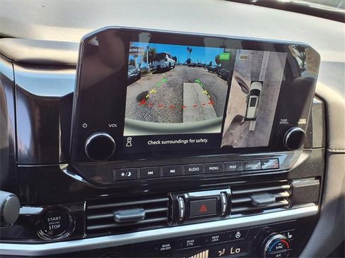 New 2025 Nissan Pathfinder SL w/ Black Appearance Package image 15