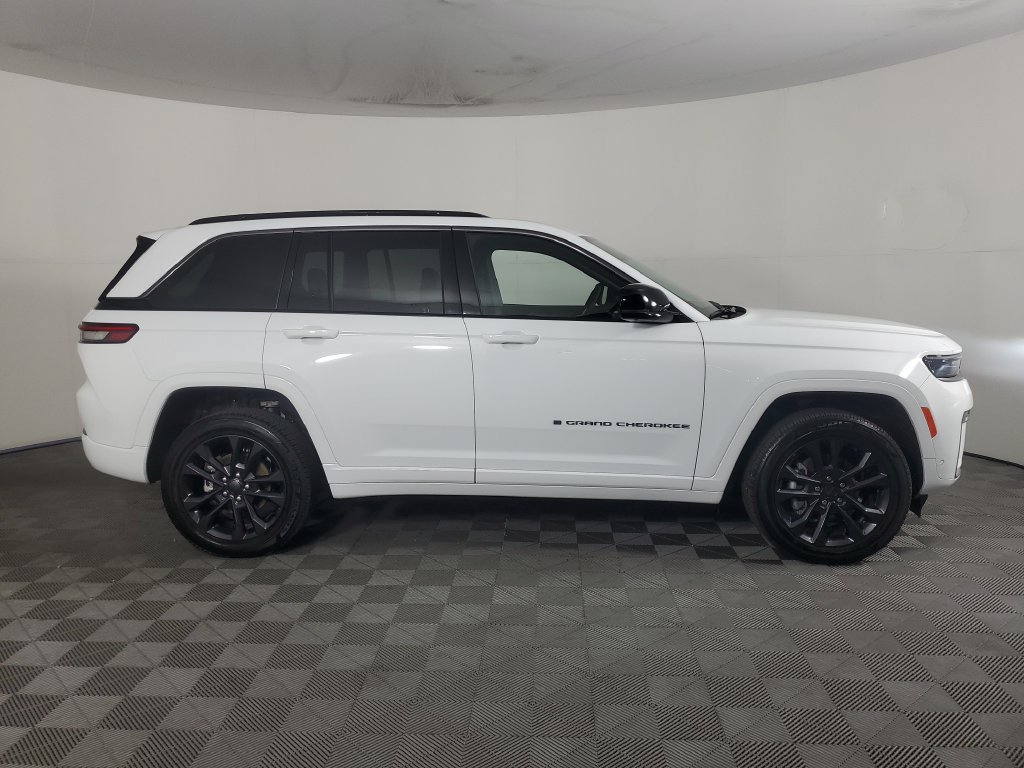 Used 2026 Jeep Grand Cherokee Limited AWD/4WD image 3