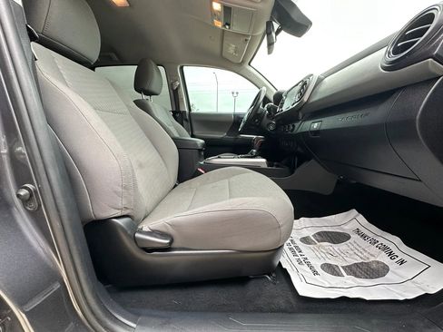 Used 2020 Toyota Tacoma SR5 RWD image 17