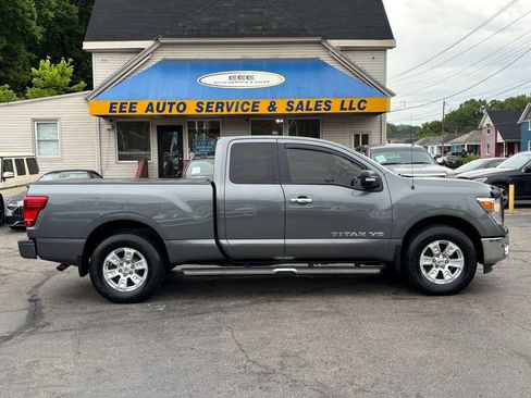 Used 2019 Nissan Titan SV w/ SV Convenience Package AWD/4WD image 1