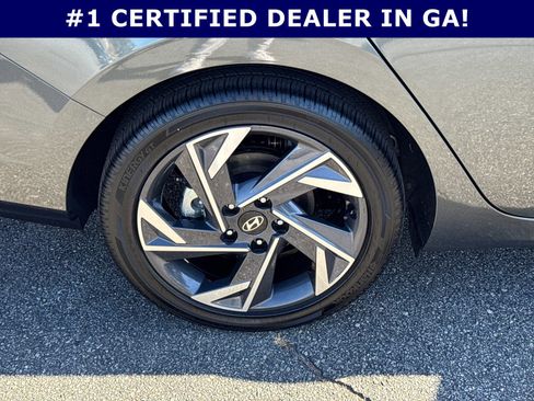 Certified 2025 Hyundai Elantra Limited image 17