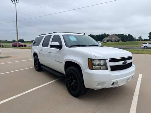 Used 2009 Chevrolet Suburban LT RWD image 6