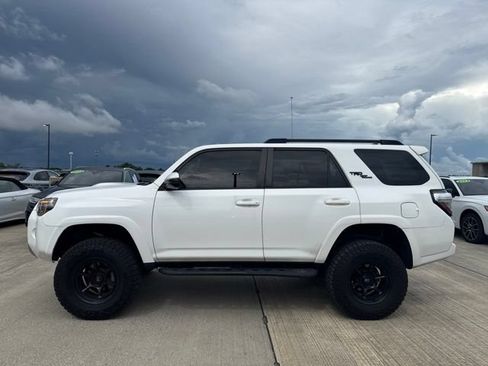 Used 2022 Toyota 4Runner TRD Off-Road Premium w/ Moonroof Package AWD/4WD image 6