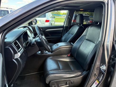 Used 2016 Toyota Highlander XLE AWD/4WD image 8
