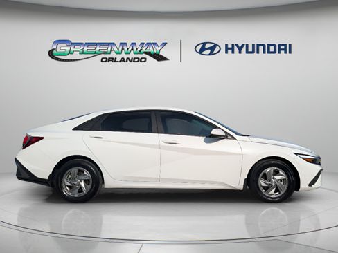 Used 2024 Hyundai Elantra SE FWD image 18