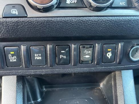 Used 2016 Toyota Tacoma TRD Sport image 14