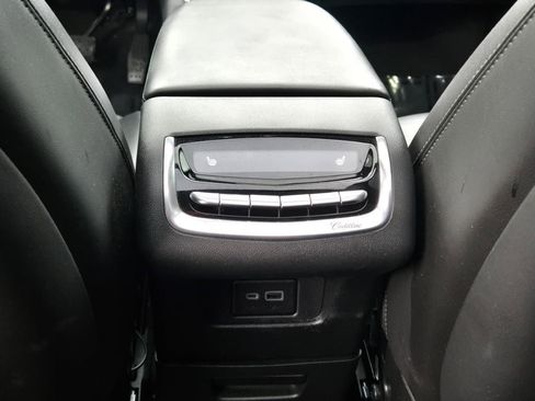 Used 2021 Cadillac XT6 Premium Luxury image 18