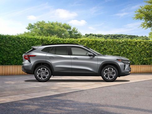 New 2026 Chevrolet Trax LT w/ Driver Confidence Package FWD image 3