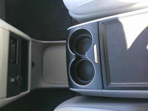 Used 2017 Toyota Sienna LE image 30