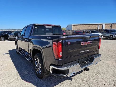New 2026 GMC Sierra 1500 SLT image 3