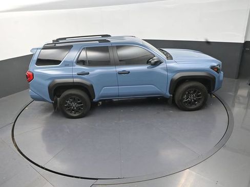Used 2025 Toyota 4Runner SR5 AWD/4WD image 18