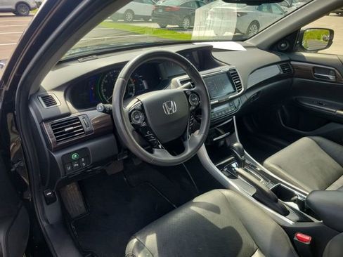 Used 2017 Honda Accord Touring image 18