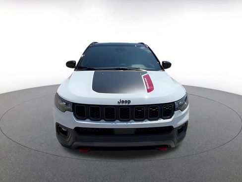 Used 2025 Jeep Compass Trailhawk AWD/4WD image 4