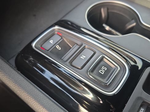 Used 2025 Honda Pilot Sport image 22