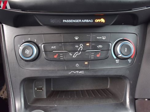 Used 2018 Ford Focus SE w/ Cold Weather Package image 19