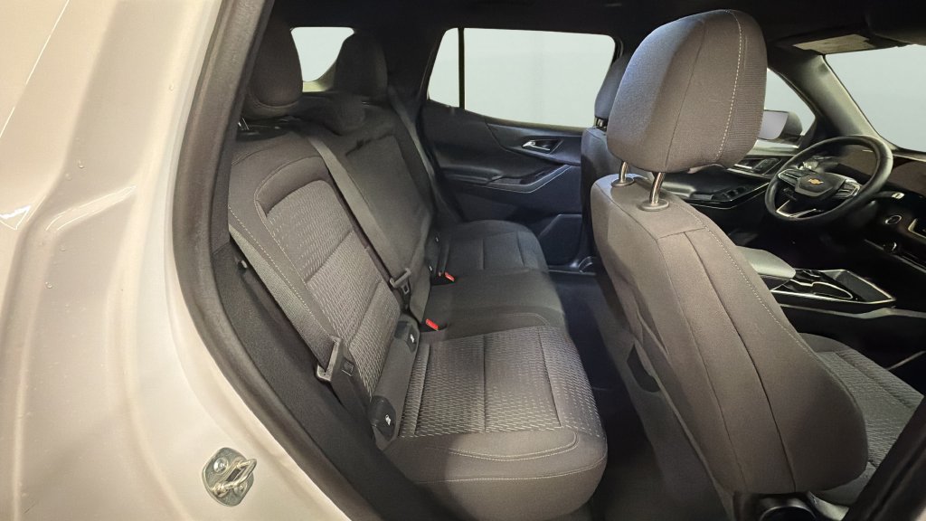 Used 2026 Chevrolet Equinox LT AWD/4WD image 14