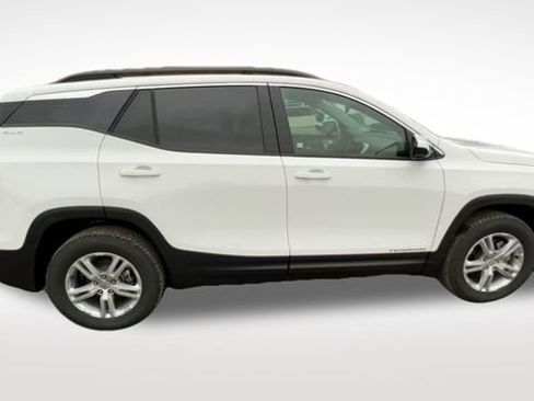 Used 2023 GMC Terrain SLE w/ Driver Convenience Package image 9