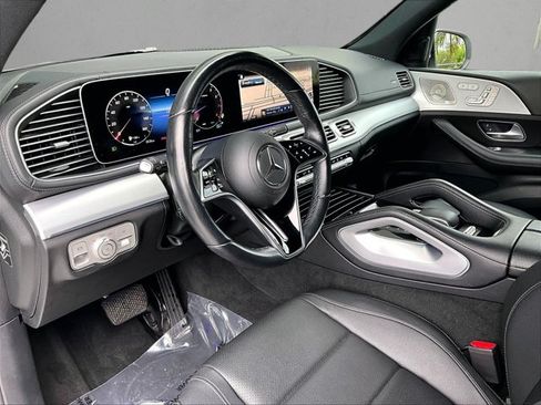 Used 2025 Mercedes-Benz GLS 450 4MATIC image 14