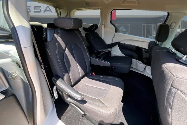Used 2023 Chrysler Voyager LX FWD image 25