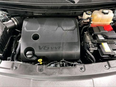 Used 2023 Chevrolet Traverse LT image 35