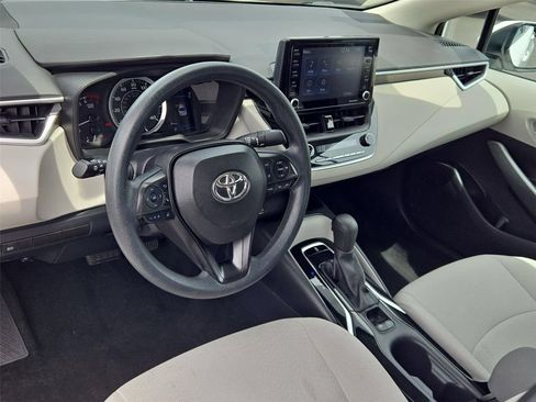 Used 2022 Toyota Corolla LE FWD image 2