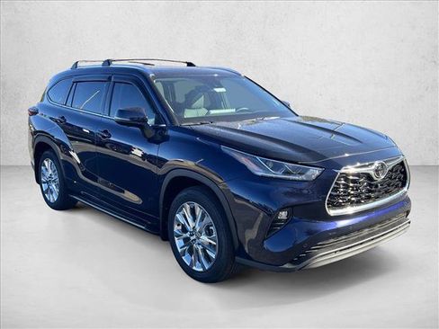 New 2025 Toyota Highlander Limited image 7
