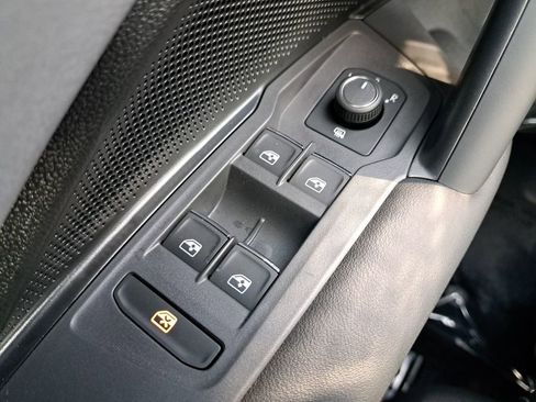 New 2025 Volkswagen Tiguan SE FWD image 27