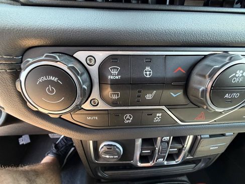 Used 2024 Jeep Wrangler Unlimited Sahara w/ Technology Group AWD/4WD image 24