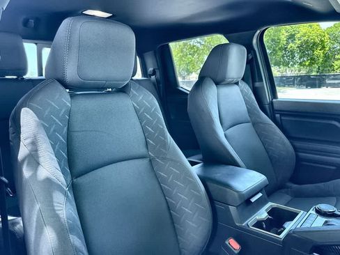 Used 2025 Toyota Tacoma SR5 AWD/4WD image 27