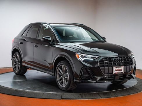 Certified 2025 Audi Q3 2.0T Premium w/ Black Optic Sport Package image 3