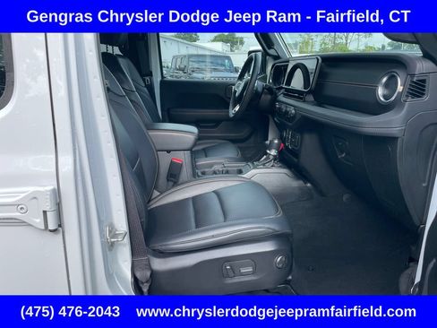 Used 2024 Jeep Wrangler Unlimited Sahara AWD/4WD image 21