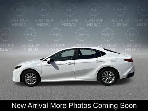 Used 2025 Toyota Camry LE image 2