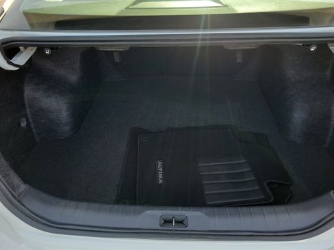 Used 2025 Nissan Altima 2.5 SV FWD image 8