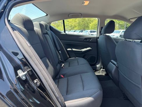Used 2025 Nissan Altima 2.5 SV FWD image 28
