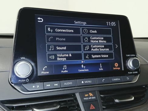 Used 2025 Nissan Altima 2.5 SV FWD image 24