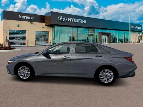 New 2026 Hyundai Elantra Blue image 3