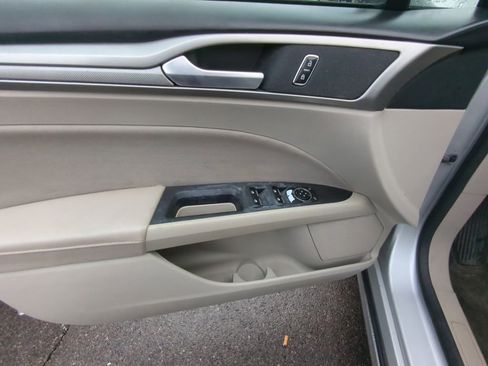 Used 2018 Ford Fusion SE w/ Fusion SE Technology Package image 8