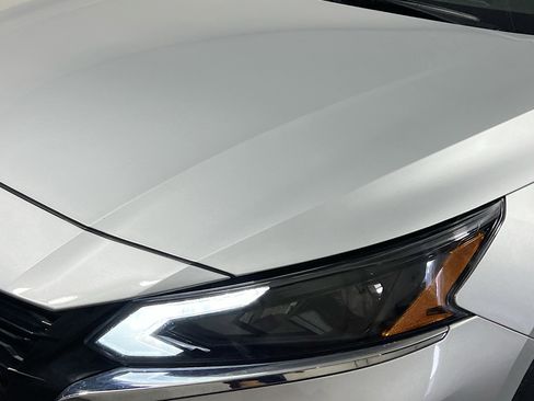 Used 2024 Nissan Altima 2.5 SV FWD image 11