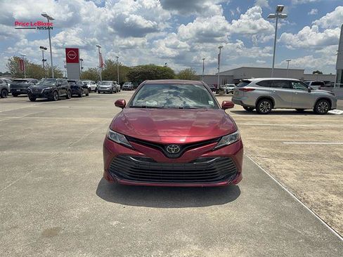 Used 2019 Toyota Camry LE w/ Convenience Package FWD image 2