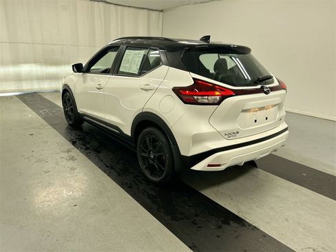 Certified 2023 Nissan Kicks SR image 9