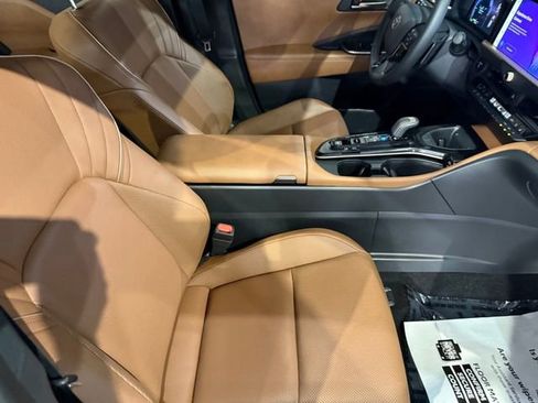 Used 2025 Toyota Crown Signia AWD/4WD image 27