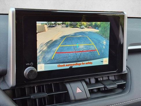 Used 2025 Toyota RAV4 XLE AWD/4WD image 9