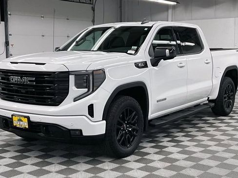 Used 2024 GMC Sierra 1500 Elevation w/ Elevation Premium Package AWD/4WD image 12