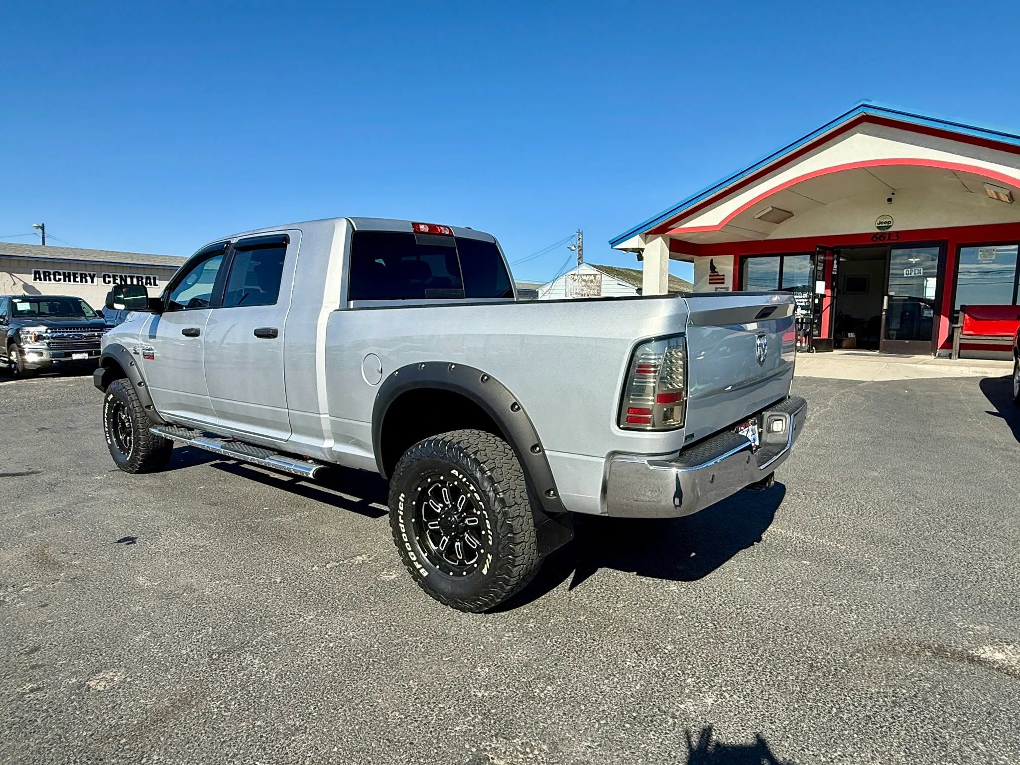 Used 2011 RAM 3500 SLT w/ Technology Group AWD/4WD image 3