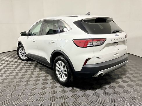 Used 2022 Ford Escape SE image 9