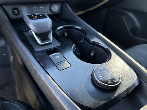 Used 2024 Nissan Rogue SV image 11